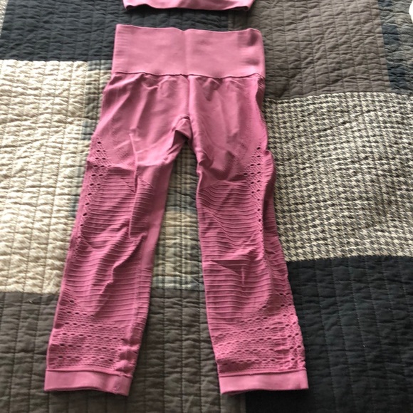 Xs small cropped leggings and small bra - Picture 2 of 5